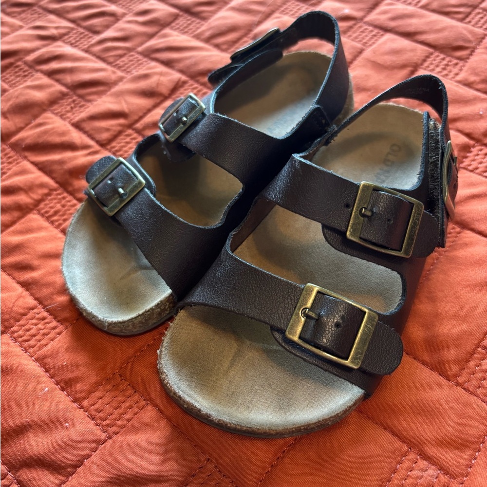 🚨4/$20 Sale!🚨 🩴Old Navy Sandals Boys Size 8 🩴